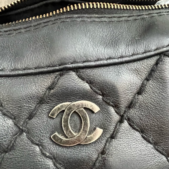 Authentic Chanel stitched tote bag all black - Picture 5 of 9